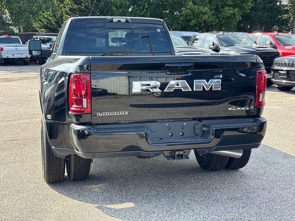 New 2026 Ram 3500 LARAMIE CREW CAB 4X4 8' BOX Pickup