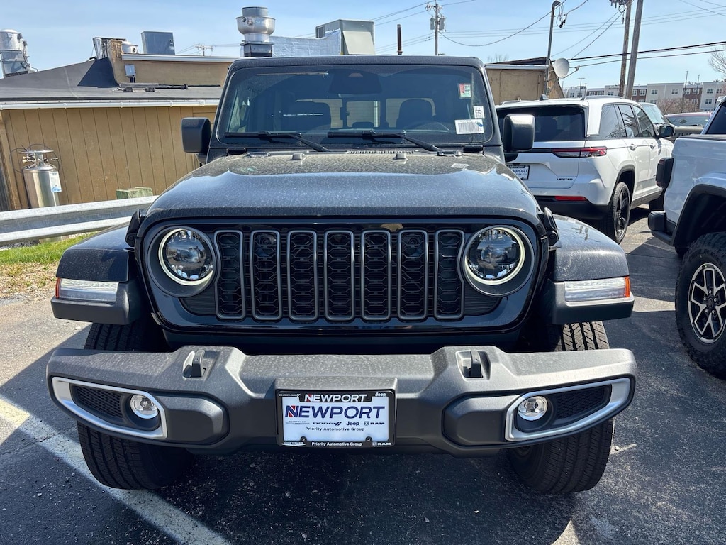 New 2026 Jeep Gladiator SAHARA 4X4 Pickup