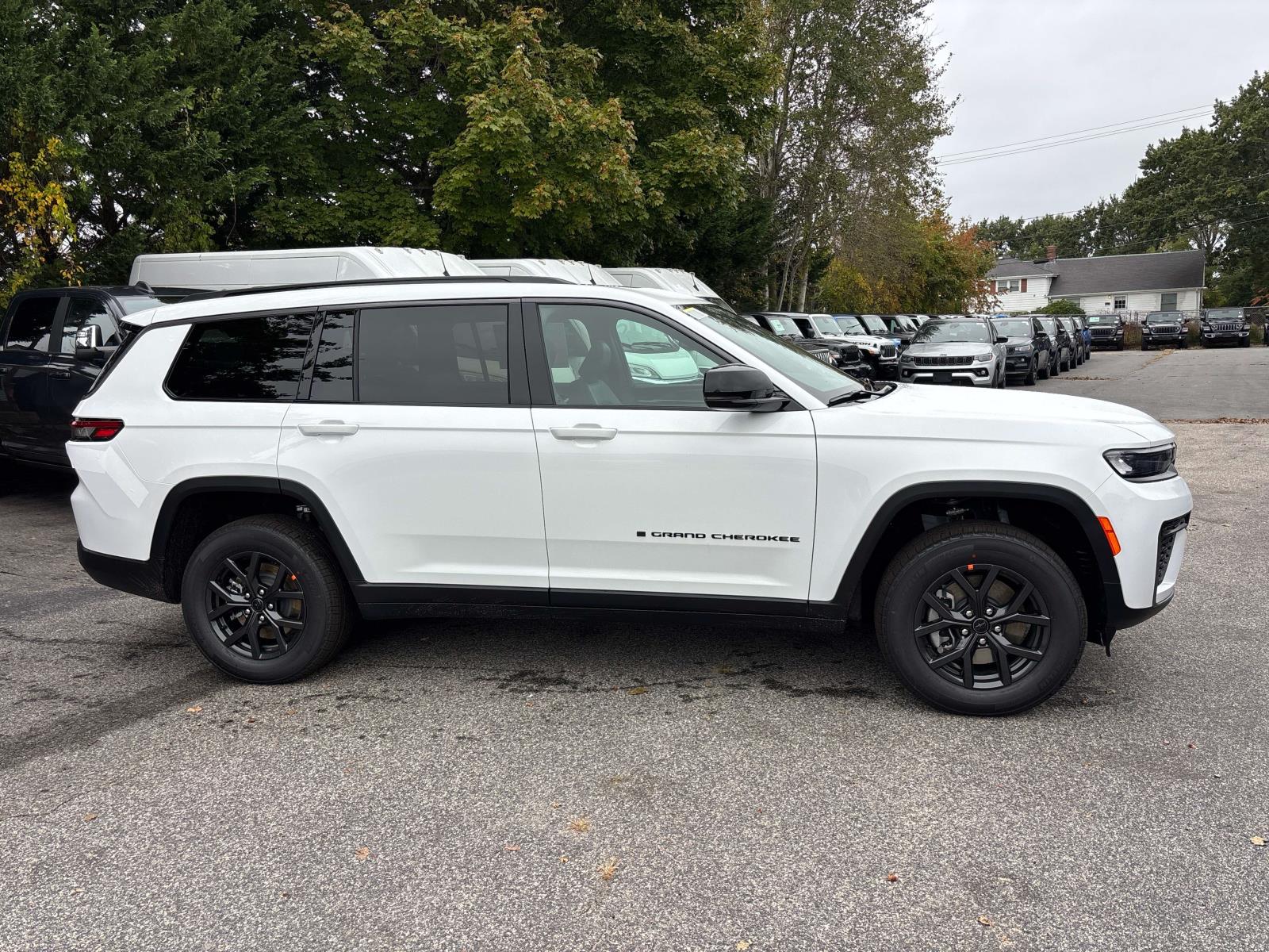 New 2027 Jeep Grand Cherokee L 3 Row LAREDO 4X4 Sport Utility