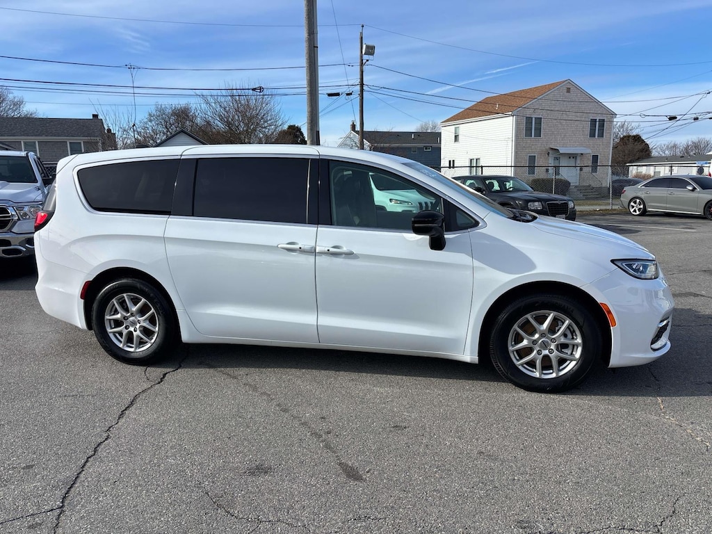 Certified 2024 Chrysler Pacifica Touring L Van