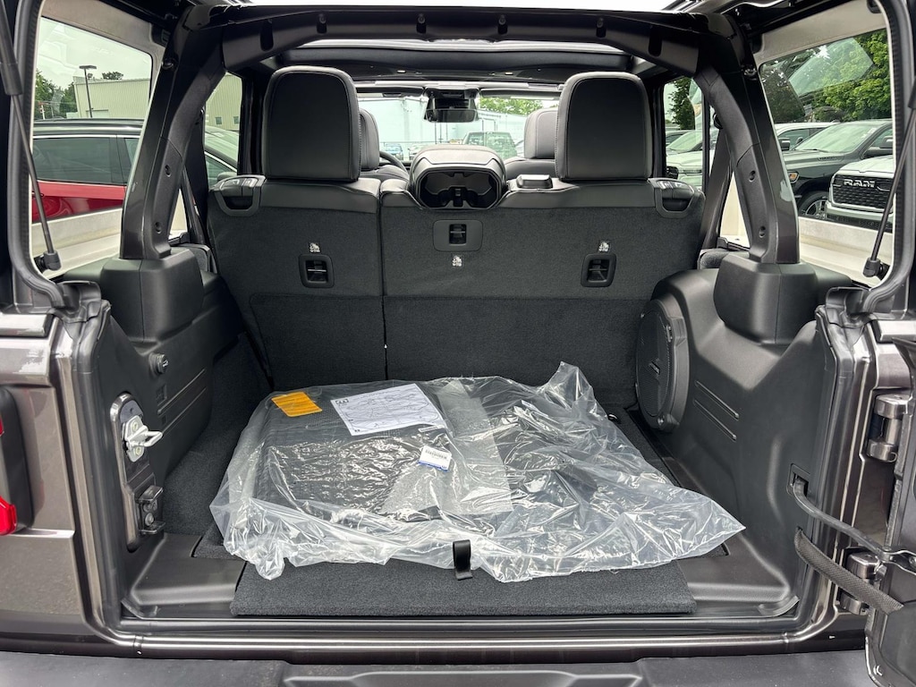 New 2026 Jeep Wrangler 4-DOOR RUBICON Sport Utility