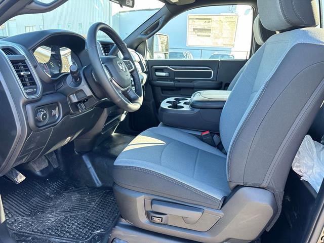 2024 Ram 3500 SLT photo 4