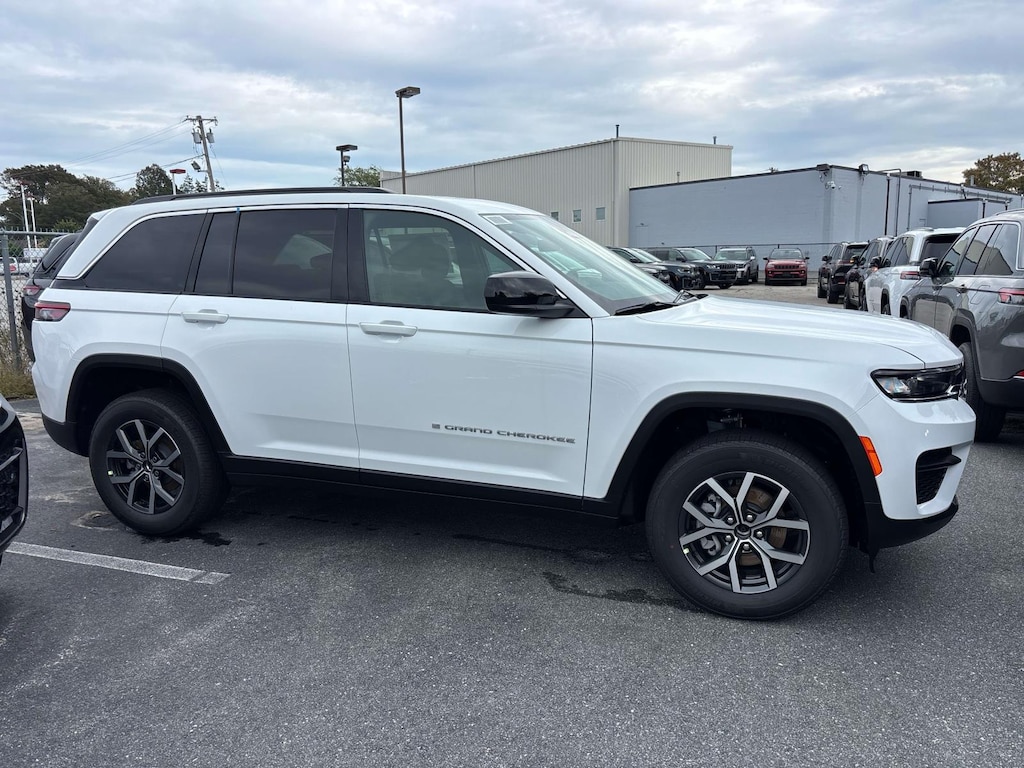 New 2027 Jeep Grand Cherokee LAREDO X 4X4 Sport Utility