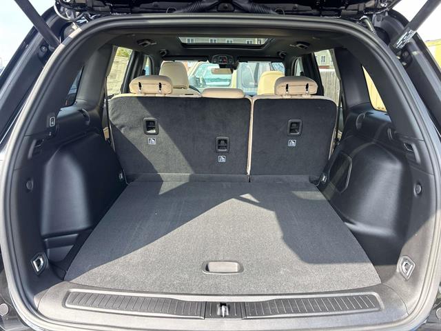 2025 Jeep Grand Cherokee Limited photo 3