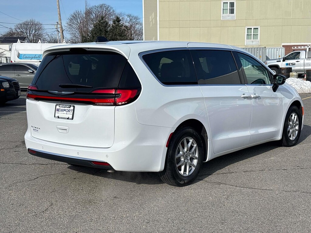 Certified 2024 Chrysler Pacifica Touring L Van