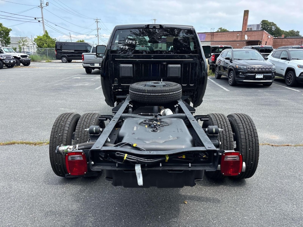 New 2026 Ram 3500 TRADESMAN CHASSIS REGULAR CAB 4X4 60' CA Pickup