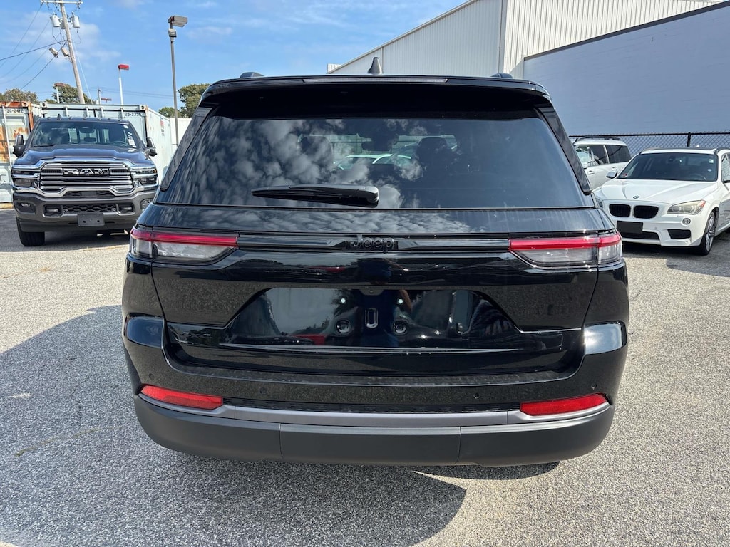 New 2027 Jeep Grand Cherokee LAREDO ALTITUDE 4X4 Sport Utility