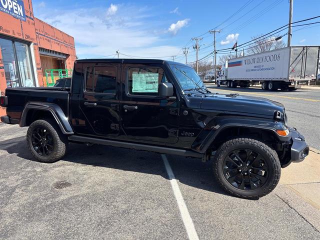 2025 Jeep Gladiator photo 2