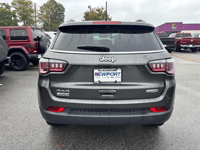 2022 Jeep Compass Latitude photo 2