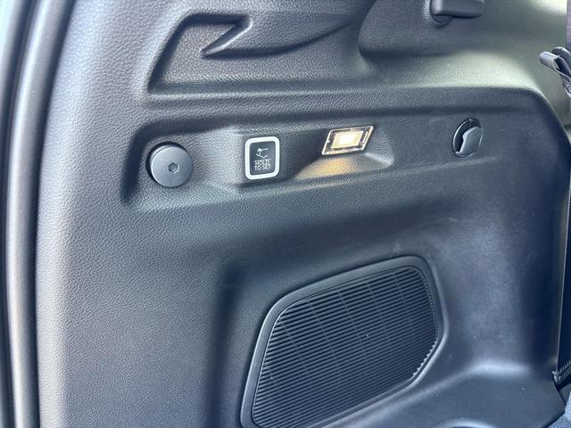 2025 Jeep Grand Cherokee Limited photo 3