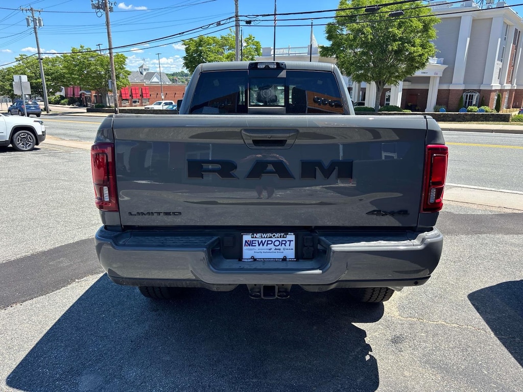 New 2026 Ram 2500 LIMITED CREW CAB 4X4 6'4 BOX Pickup