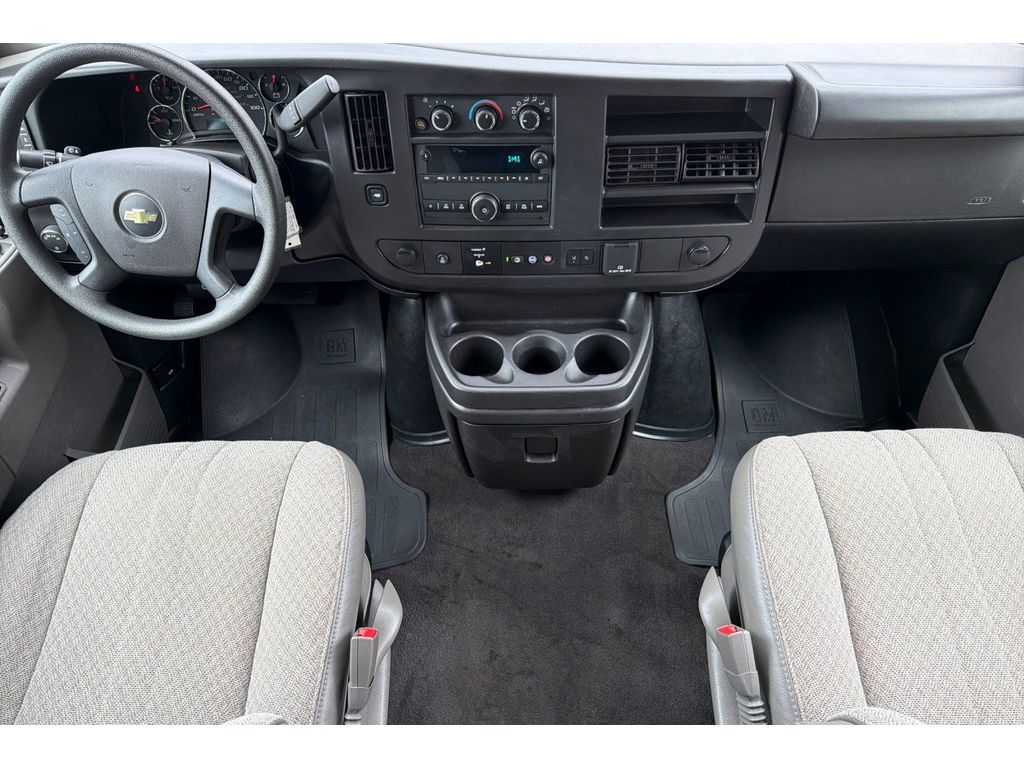 2024 Chevrolet Express Passenger LT - Photo 13