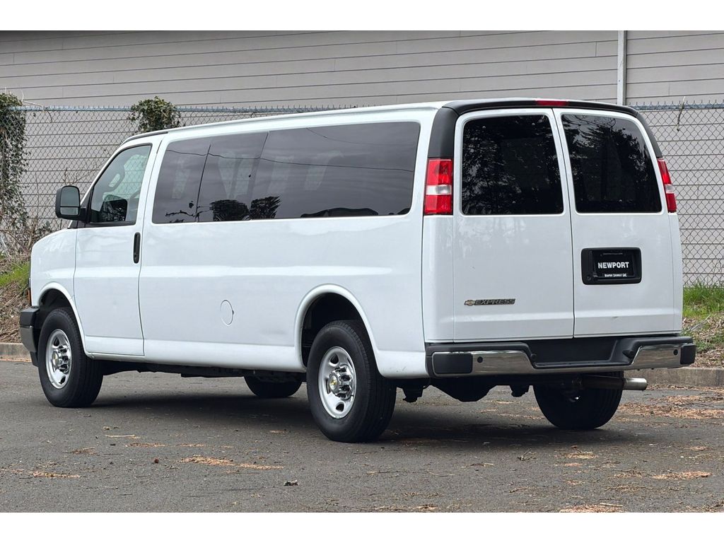 2024 Chevrolet Express Passenger LT - Photo 6