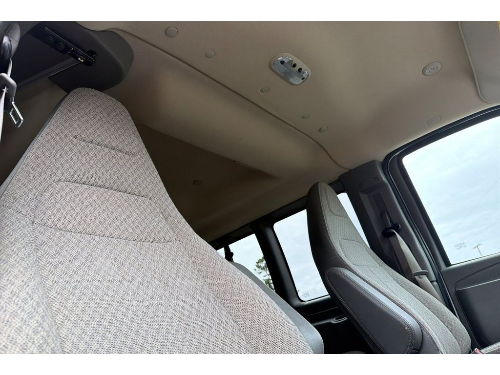 2024 Chevrolet Express Passenger LT - Photo 18