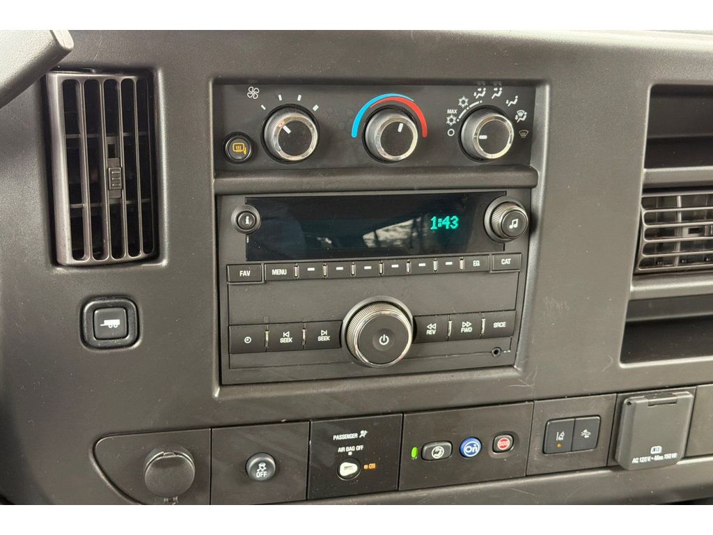 2024 Chevrolet Express Passenger LT - Photo 21