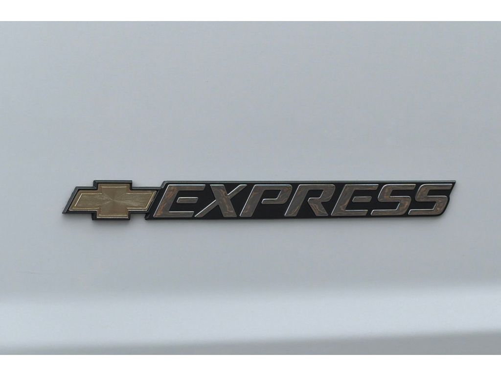2024 Chevrolet Express Passenger LT - Photo 26