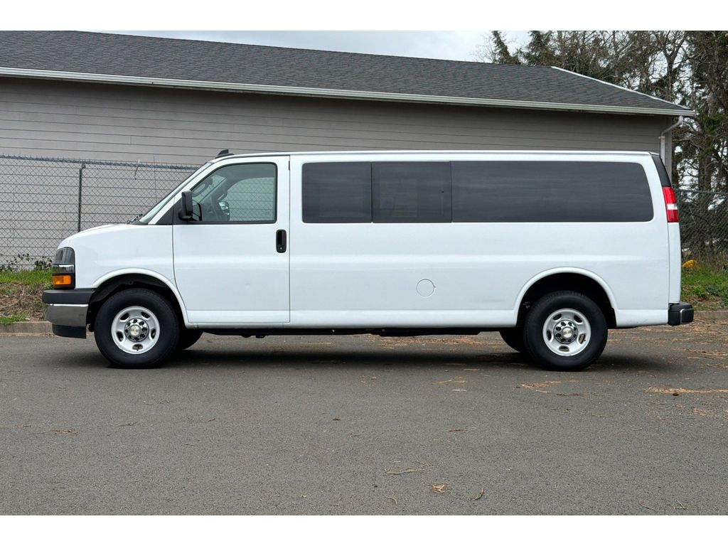 2024 Chevrolet Express Passenger LT - Photo 7