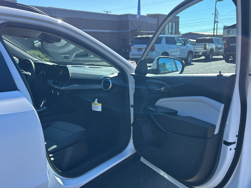 2026 Chevrolet Trax LT - Photo 25