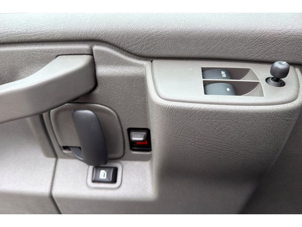 2024 Chevrolet Express Passenger LT - Photo 11