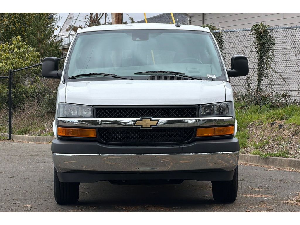2024 Chevrolet Express Passenger LT - Photo 9