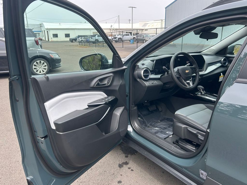 2026 Chevrolet Trax LT - Photo 10
