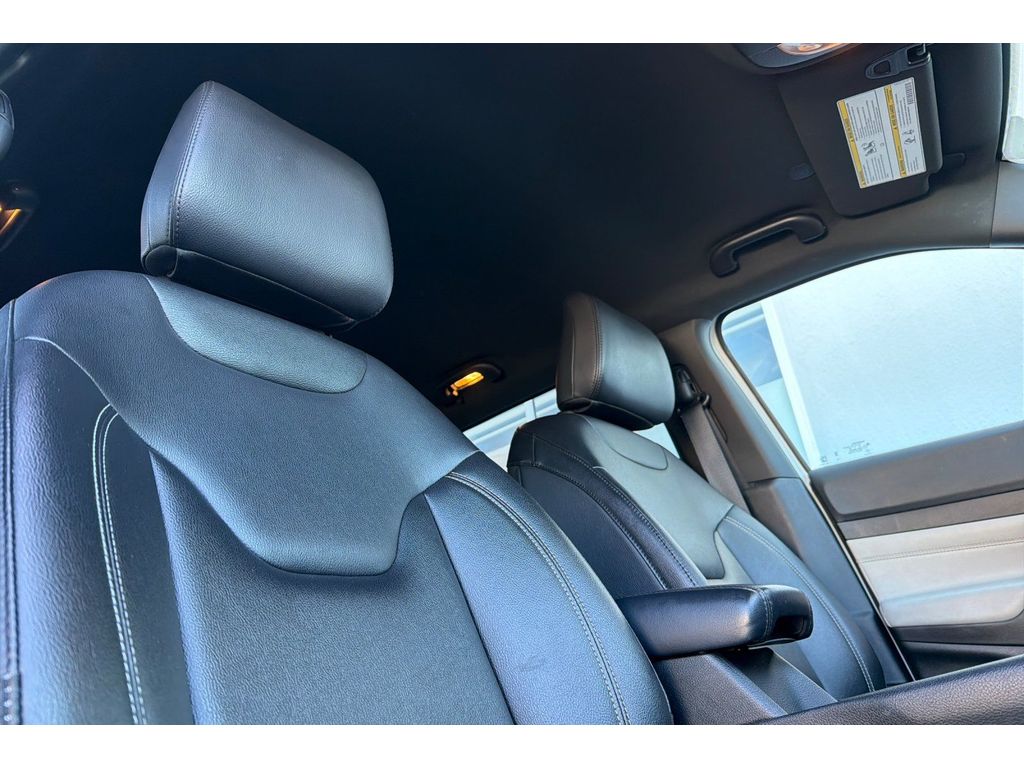 2025 Jeep Compass Limited - Photo 17