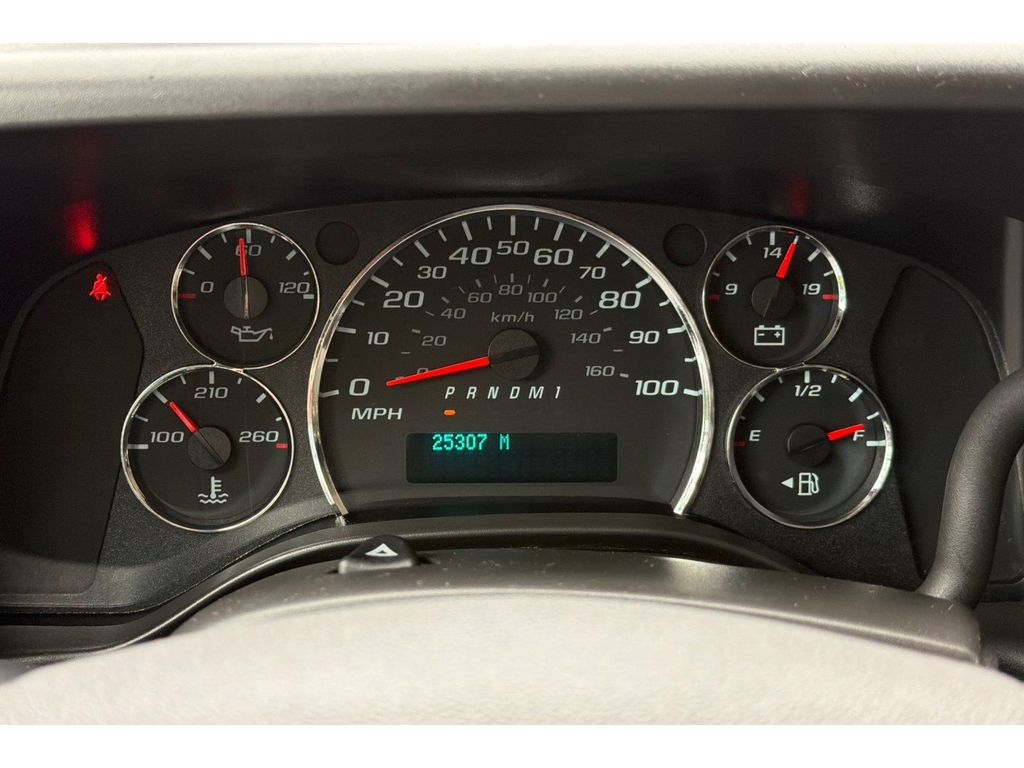 2024 Chevrolet Express Passenger LT - Photo 24