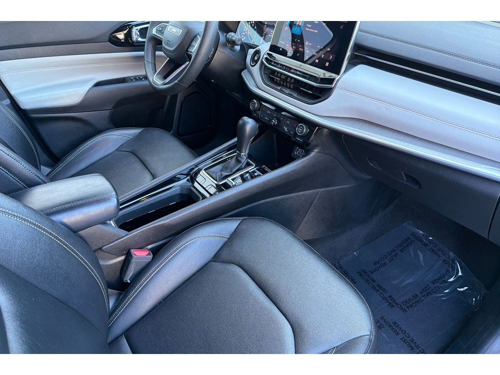 2025 Jeep Compass Limited - Photo 16