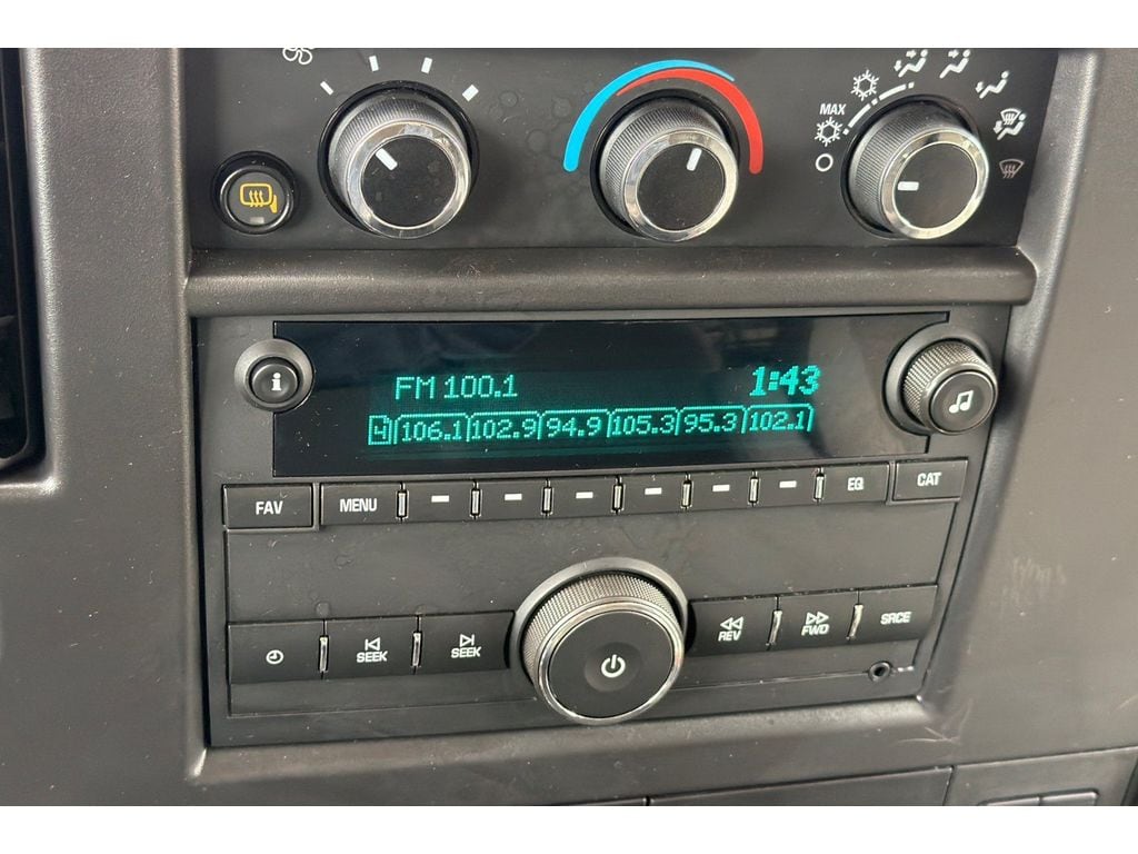 2024 Chevrolet Express Passenger LT - Photo 19