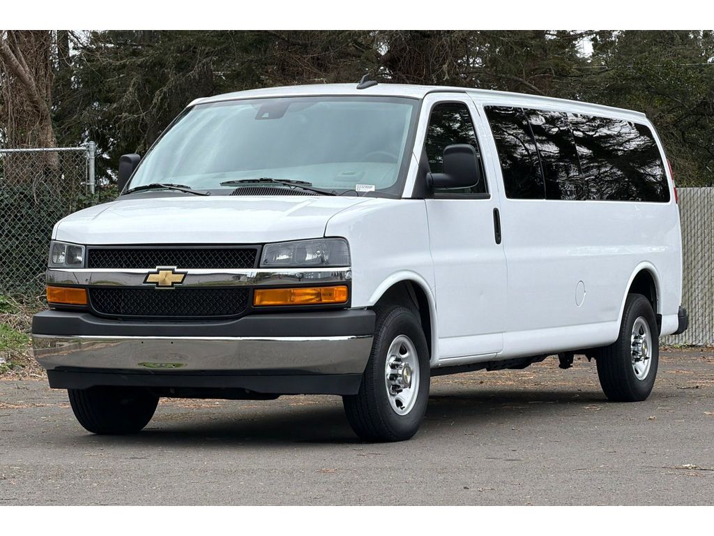 2024 Chevrolet Express Passenger LT - Photo 8