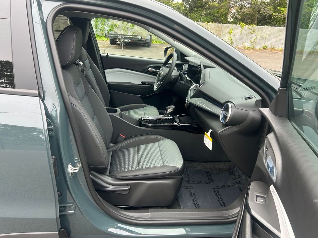 2026 Chevrolet Trax LT - Photo 30