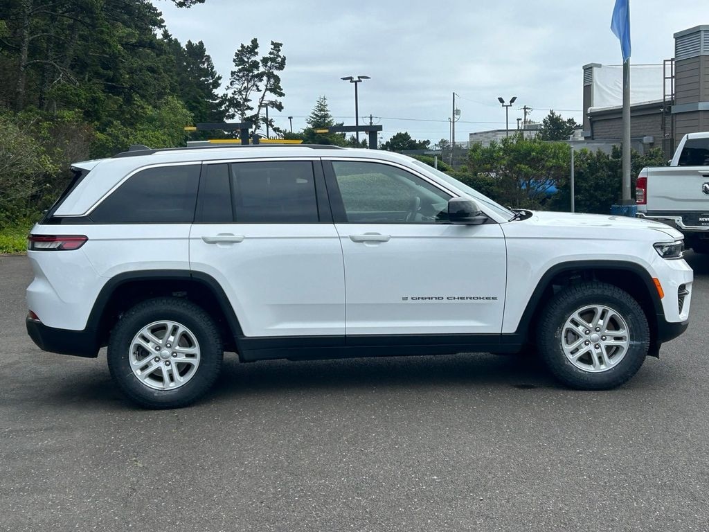 Used 2023 Jeep Grand Cherokee Laredo 4x4 SUV