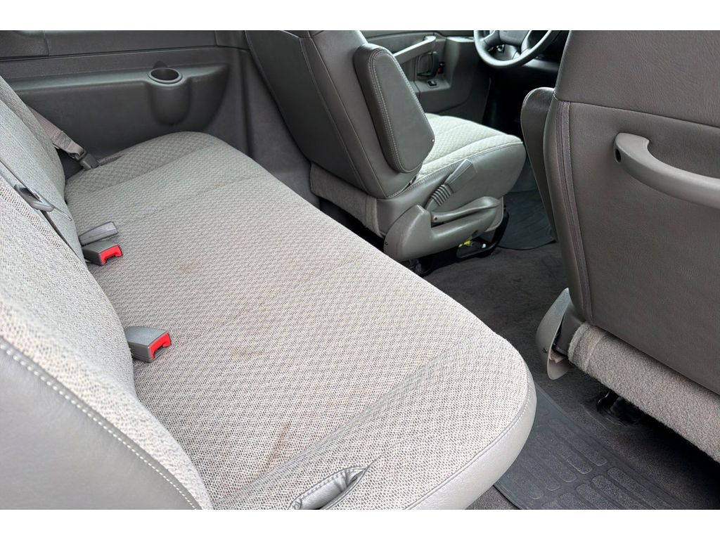 2024 Chevrolet Express Passenger LT - Photo 12