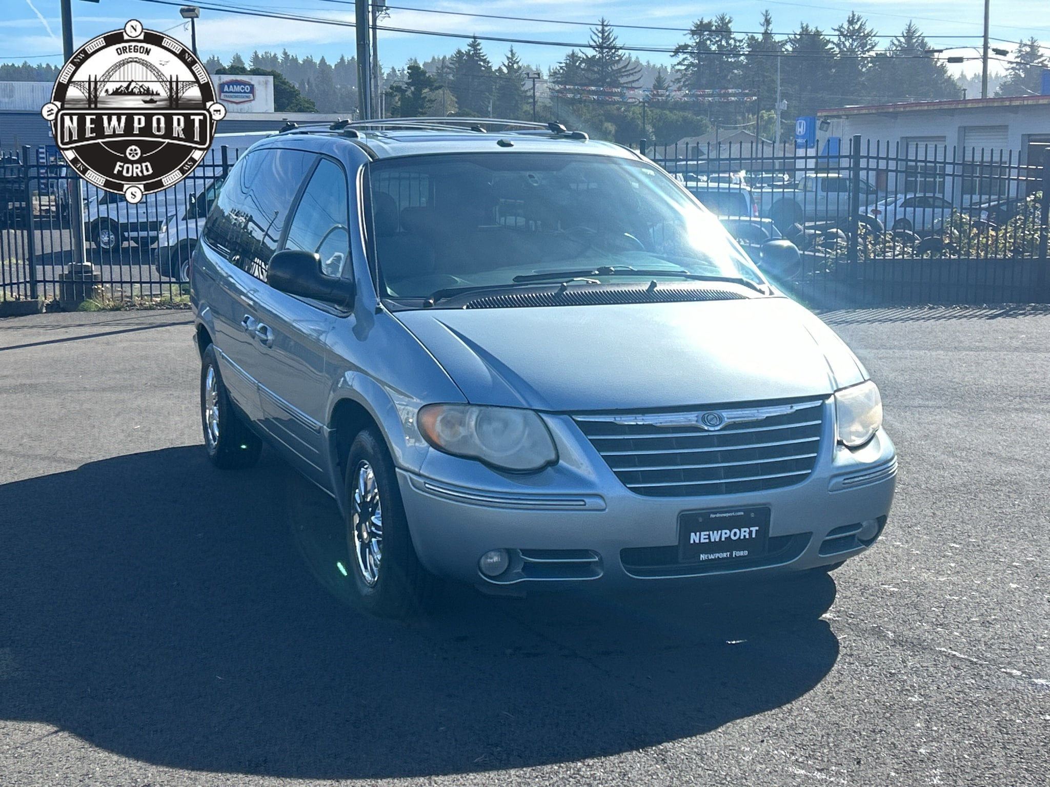 Used 2006 Chrysler Town & Country Limited with VIN 2A4GP64LX6R841706 for sale in Newport, OR