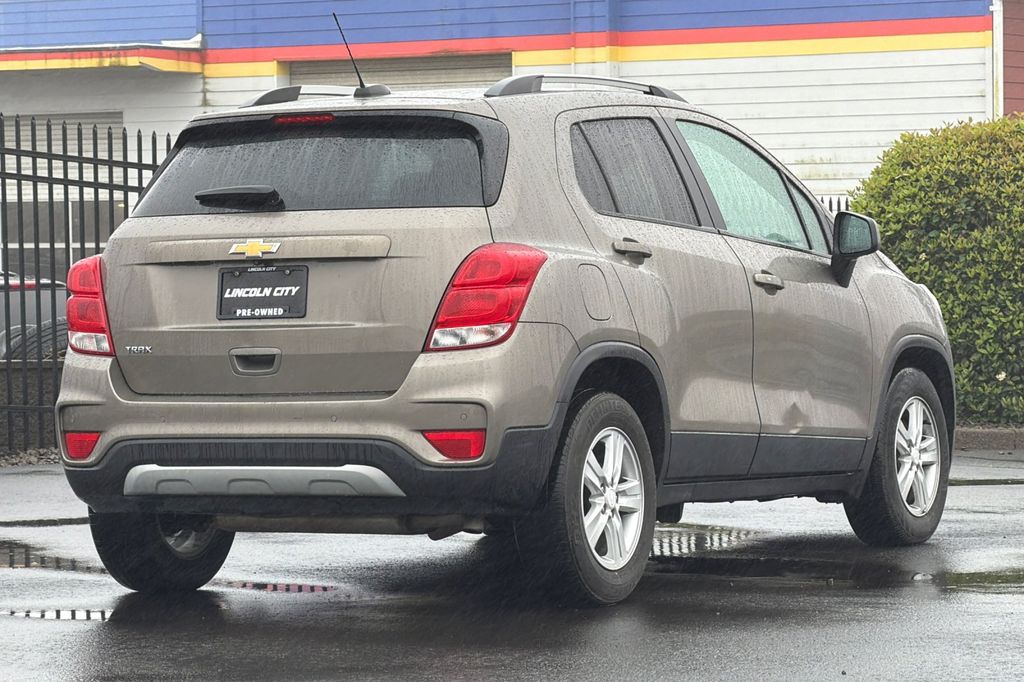 2021 Chevrolet Trax LT photo 3