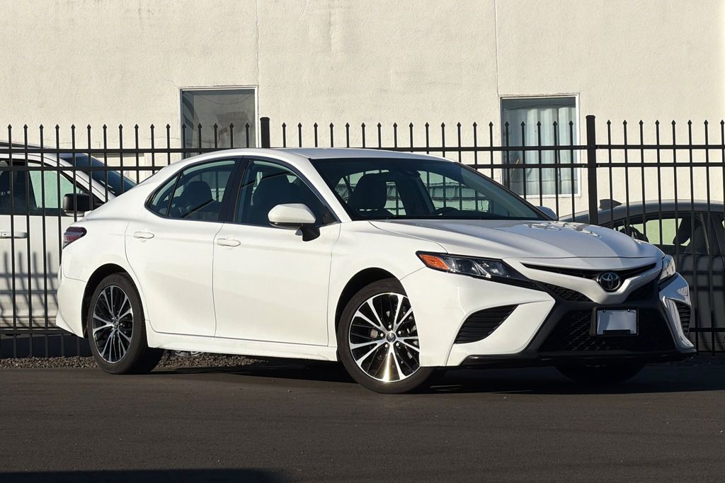 2020 Toyota Camry SE