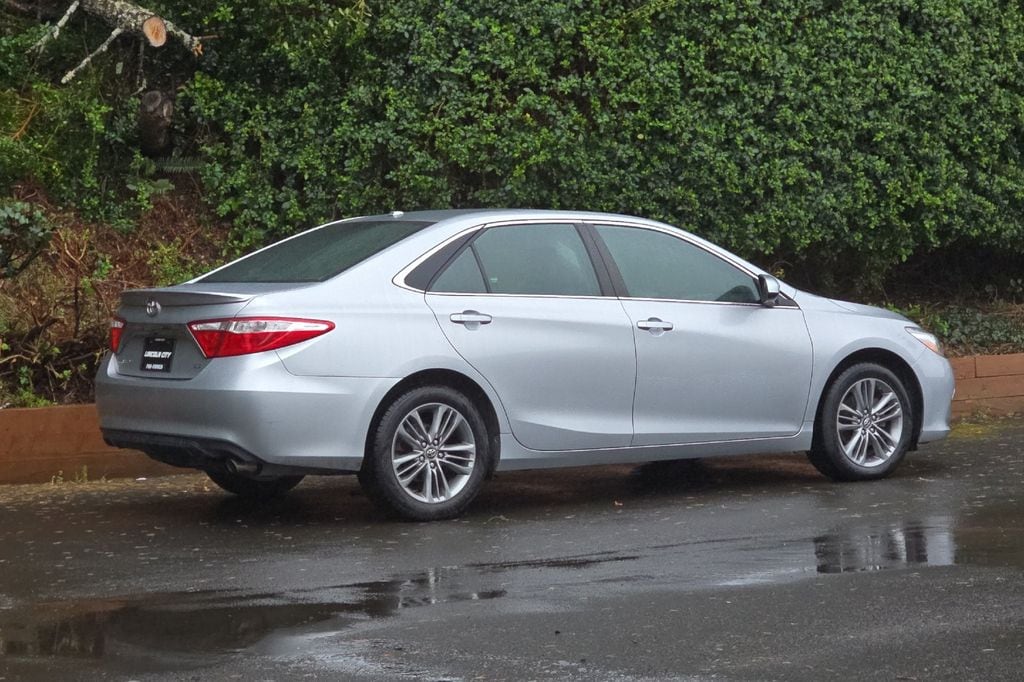 2017 Toyota Camry XLE XSE photo 3