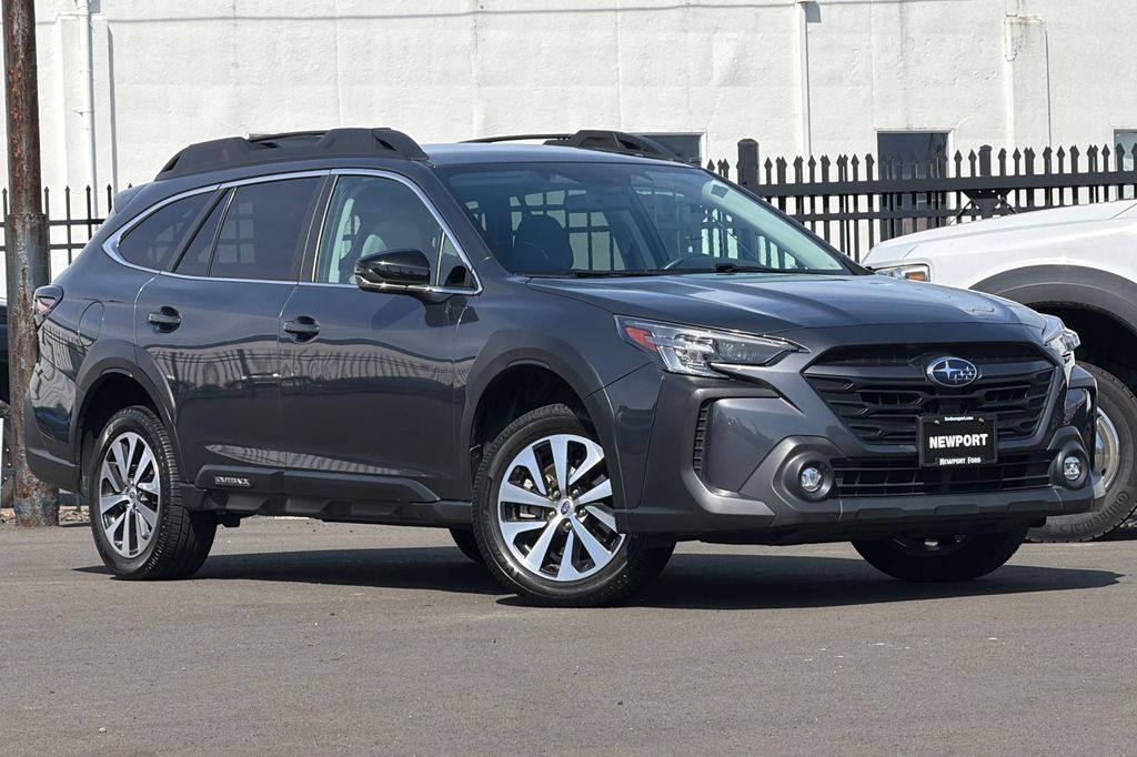 2023 Subaru Outback Premium's photo