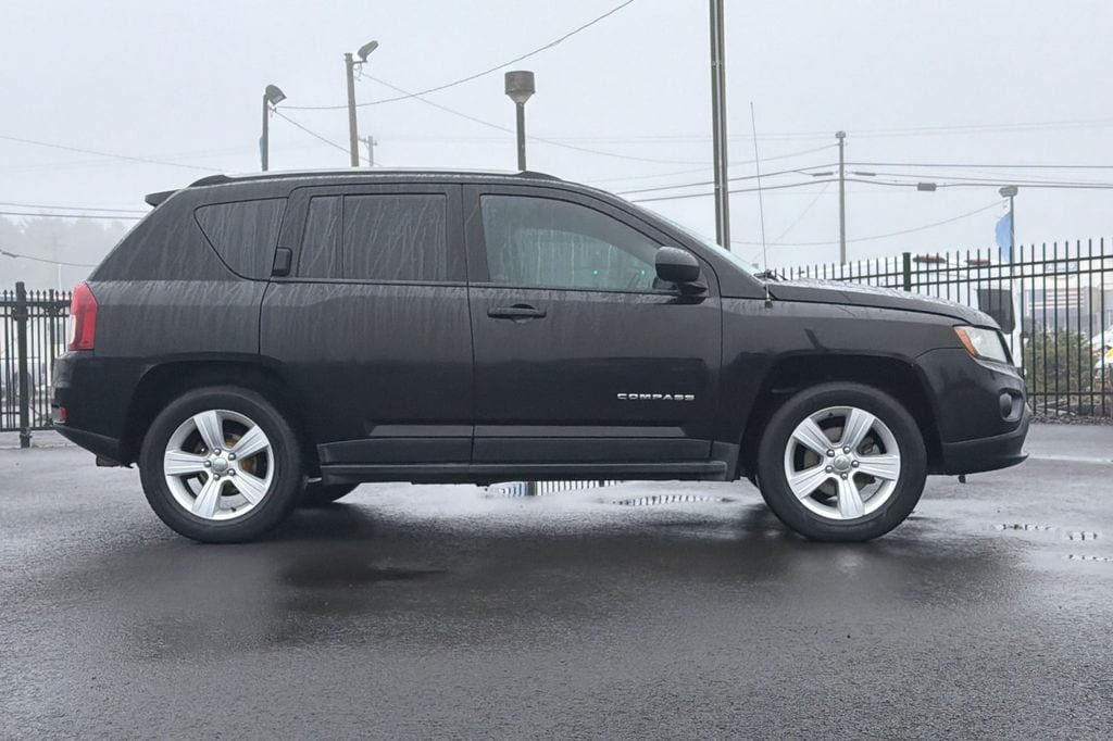 2016 Jeep Compass Latitude photo 2
