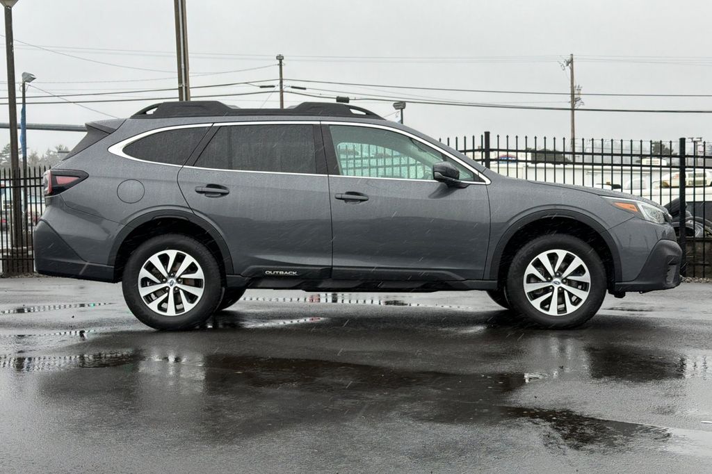 2020 Subaru Outback Premium photo 2