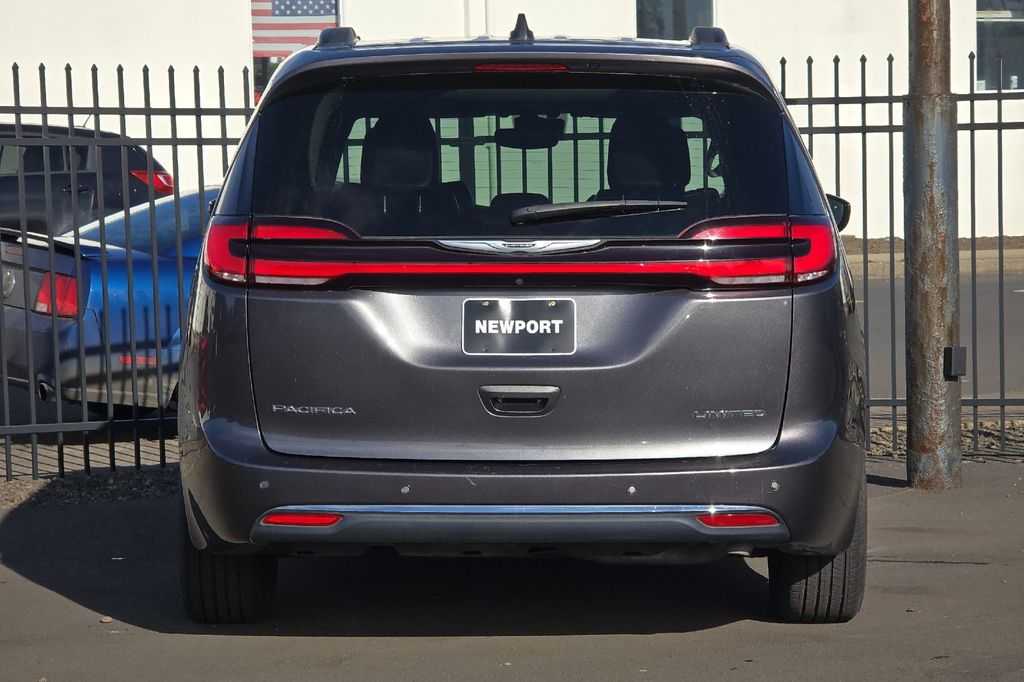 2023 Chrysler Pacifica Limited photo 4