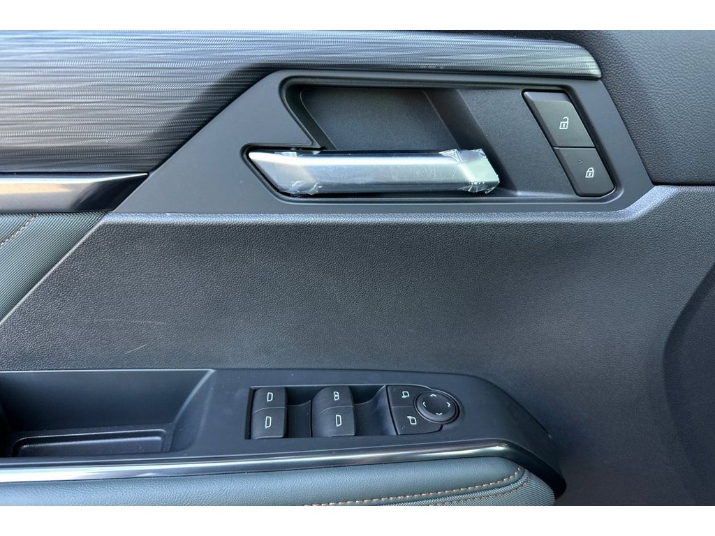 2026 GMC Acadia AT4 - Photo 8