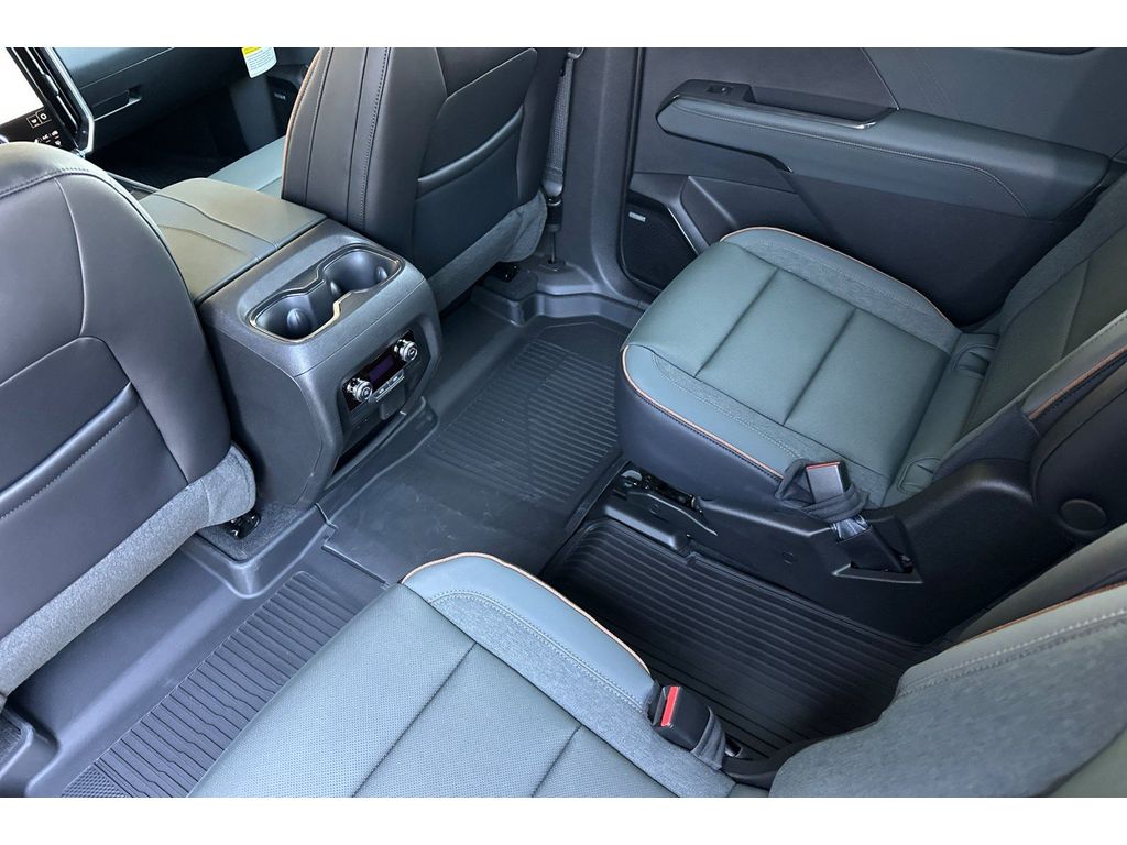 2026 GMC Acadia AT4 - Photo 9