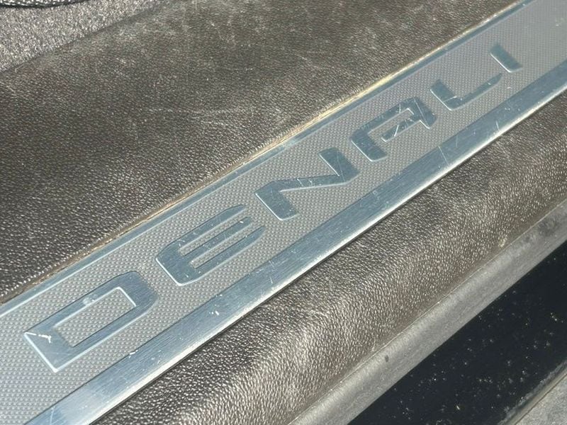 2021 GMC Yukon Denali - Photo 14