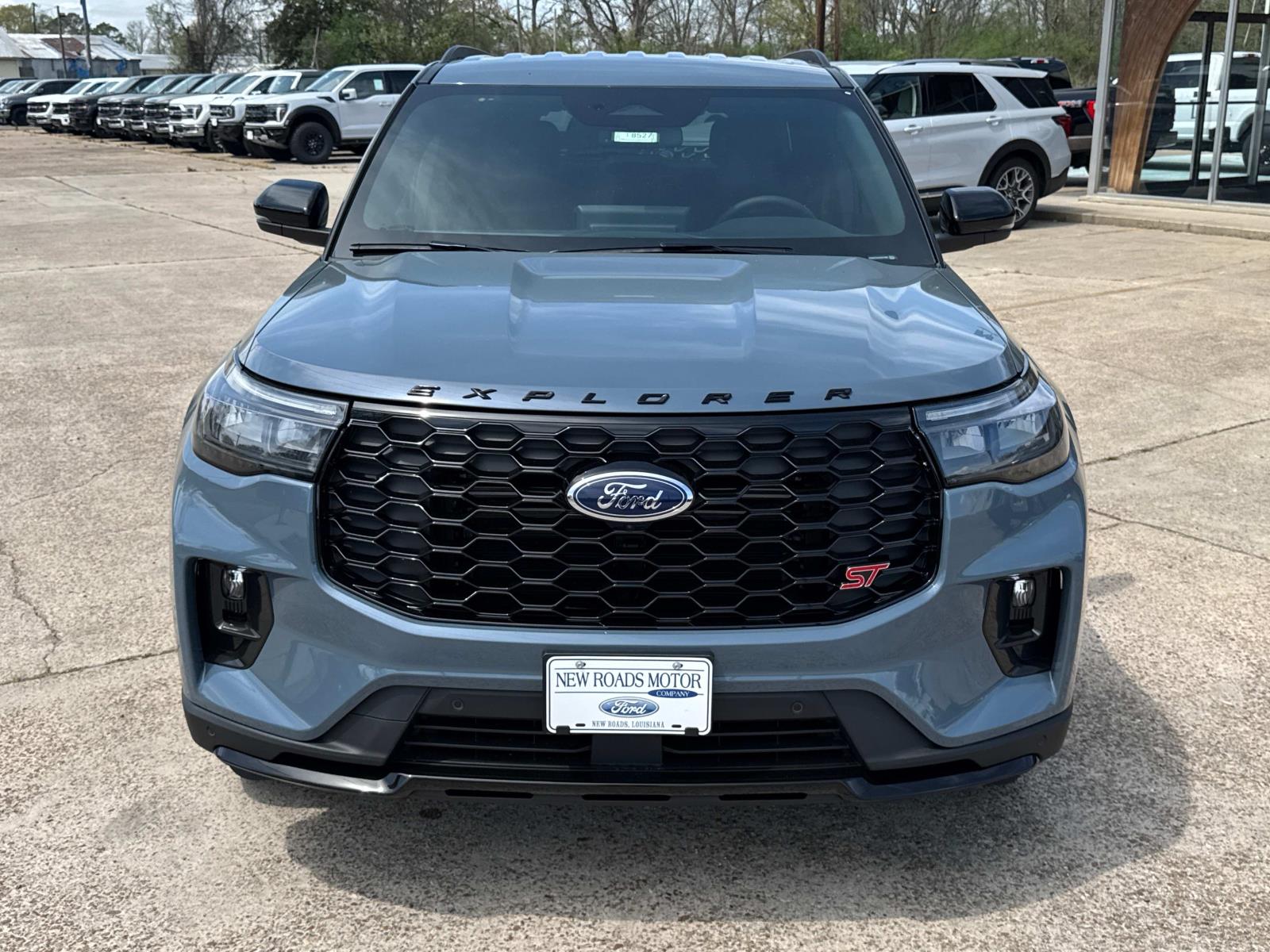 2025 Ford Explorer ST photo 2