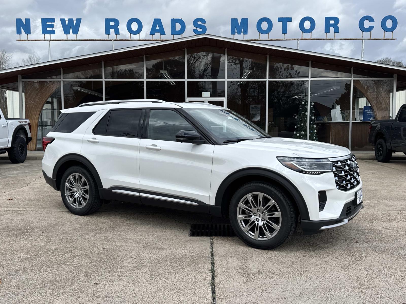 2026 Ford Explorer Platinum's photo