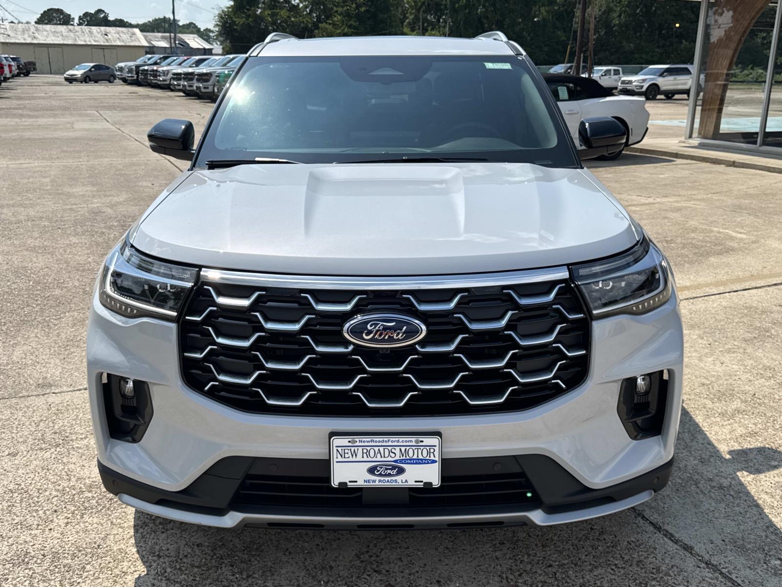 2025 Ford Explorer Platinum photo 2