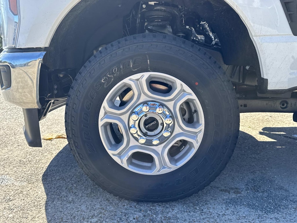 2026 Ford F-350 XLT photo 2