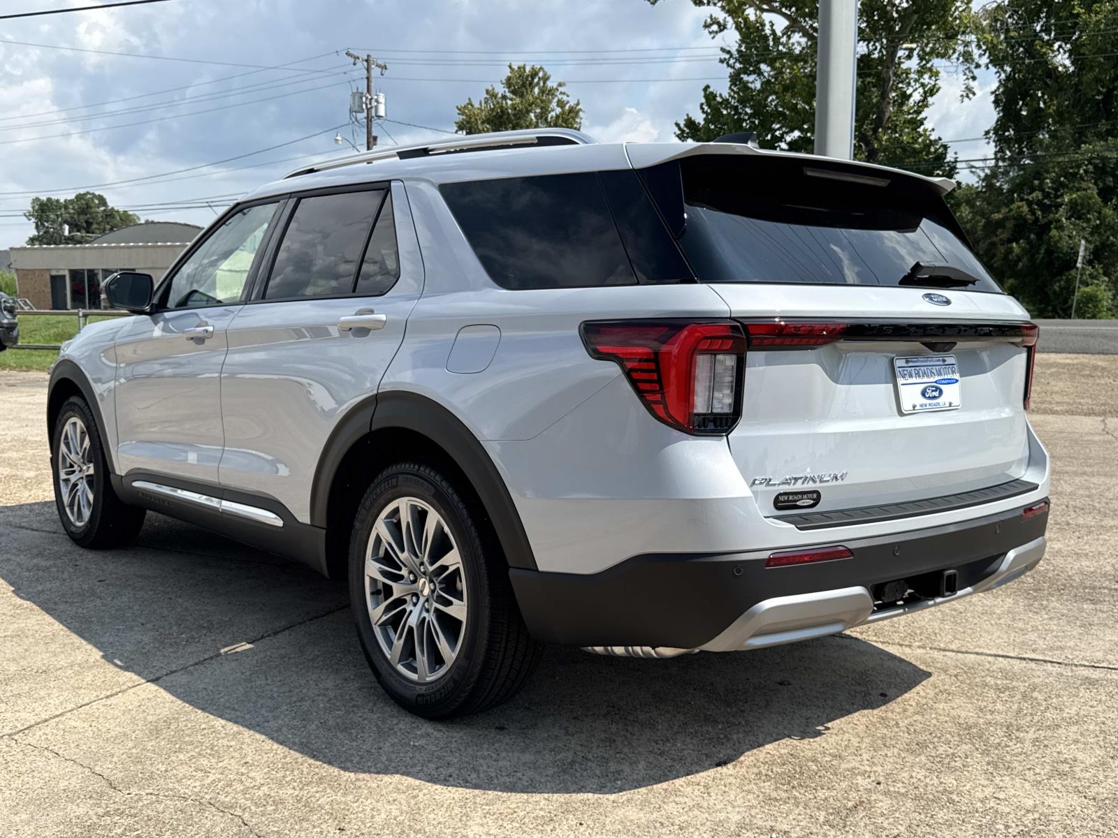 2025 Ford Explorer Platinum photo 4