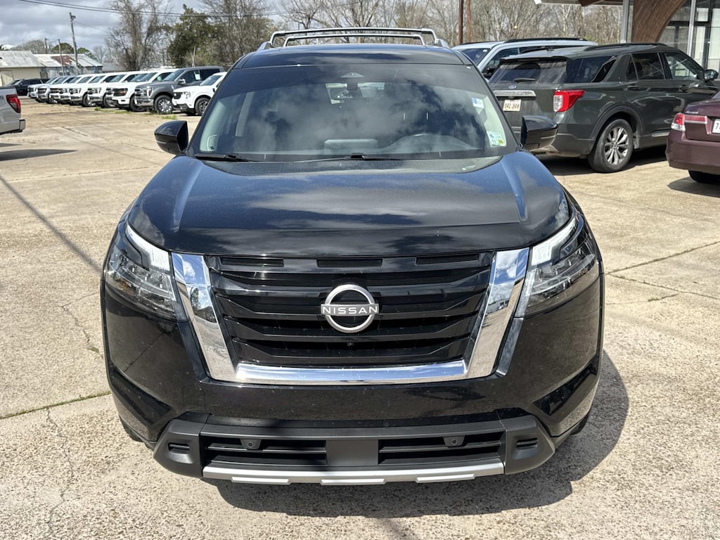 2023 Nissan Pathfinder SL photo 2